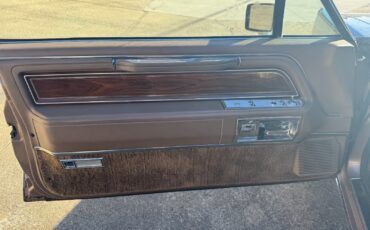 Lincoln-Continental-1982-Coupe-15