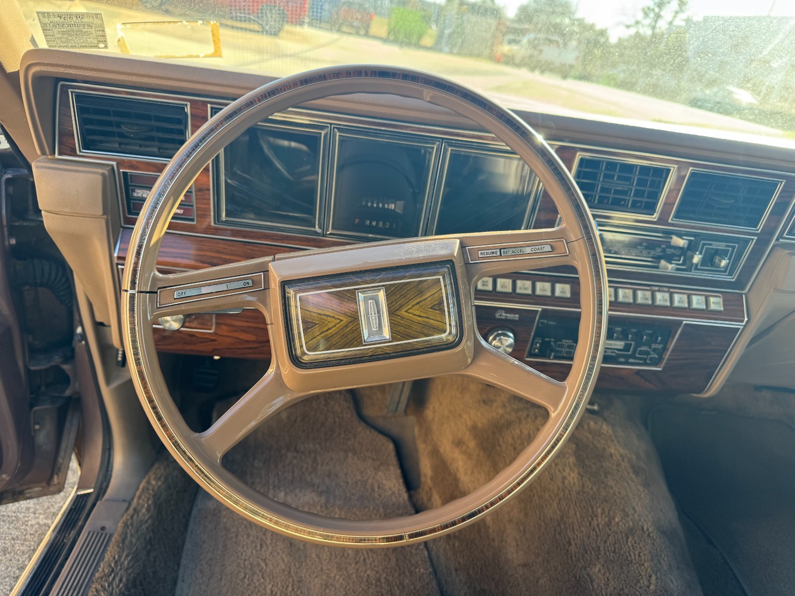 Lincoln-Continental-1982-Coupe-16