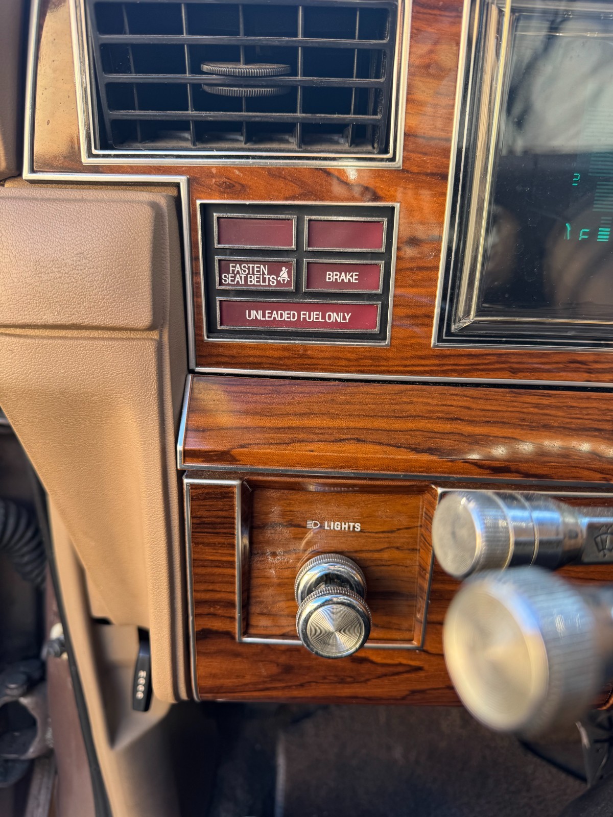 Lincoln-Continental-1982-Coupe-23