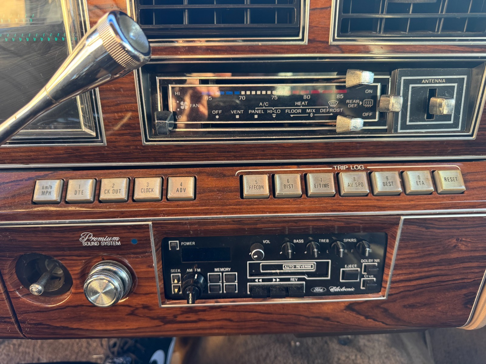 Lincoln-Continental-1982-Coupe-24