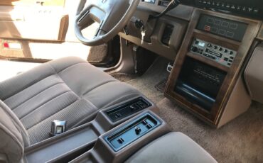 Lincoln-Continental-1987-Sedan-10