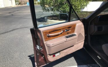 Lincoln-Continental-1987-Sedan-11