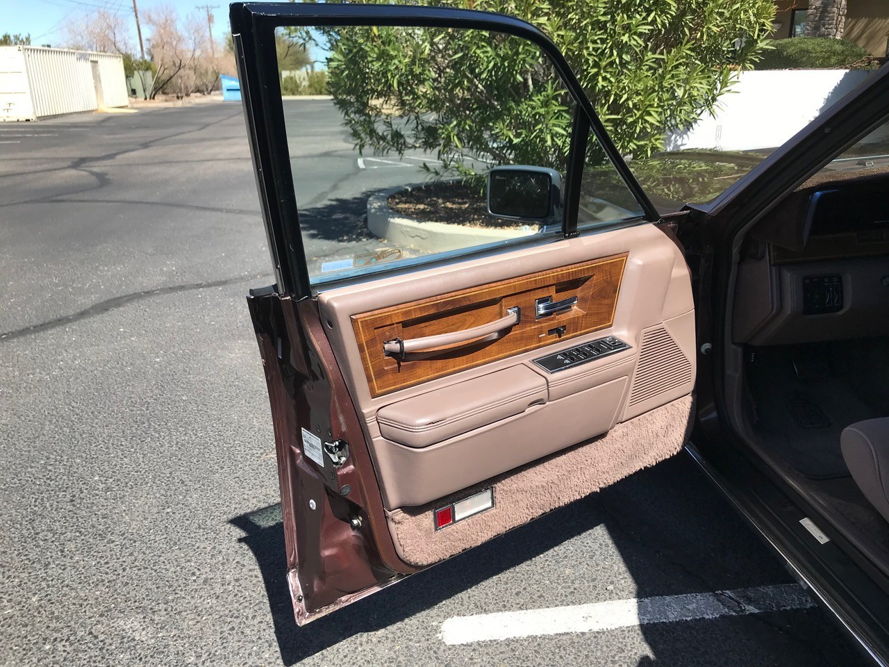 Lincoln-Continental-1987-Sedan-11