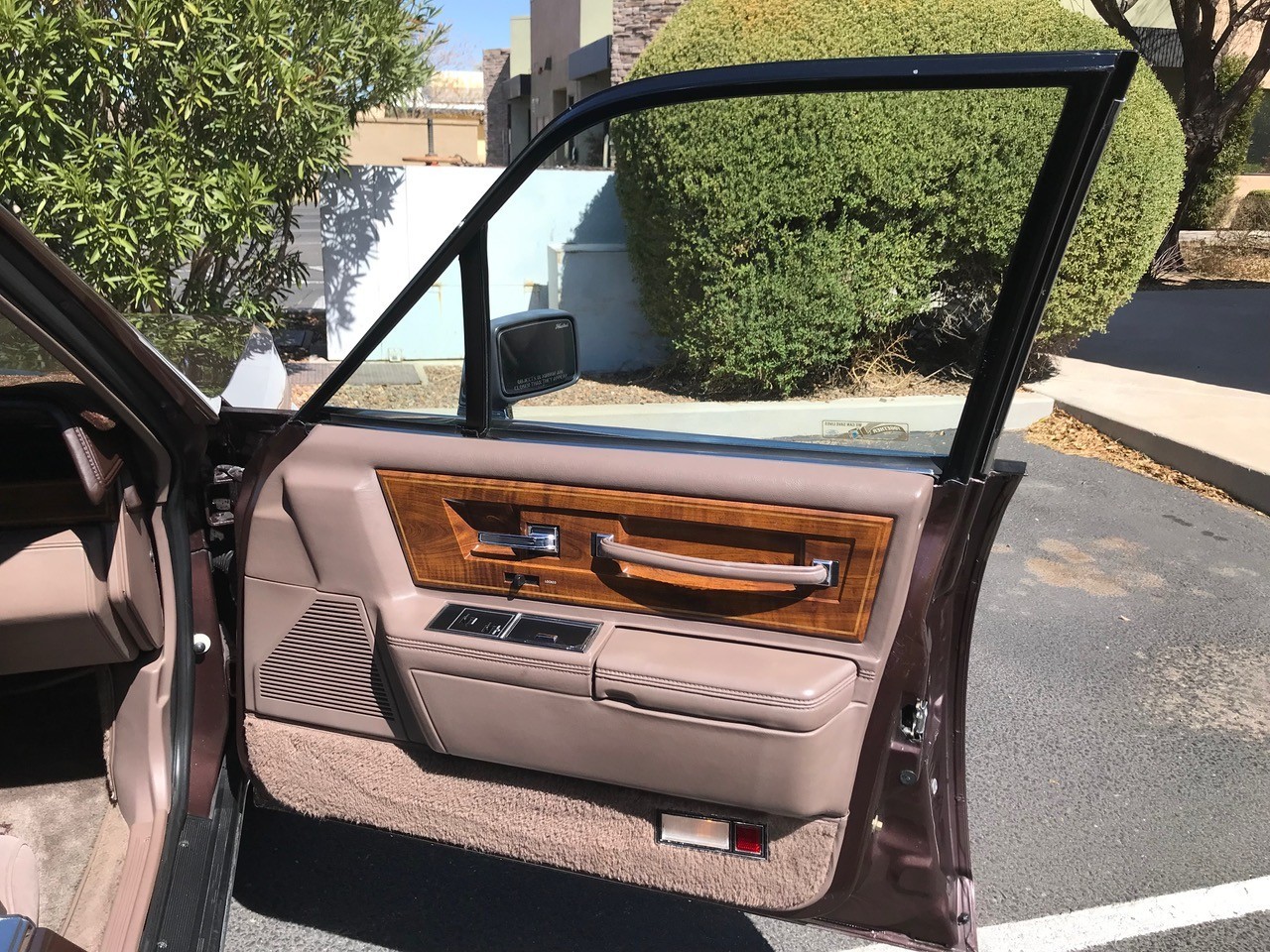 Lincoln-Continental-1987-Sedan-14