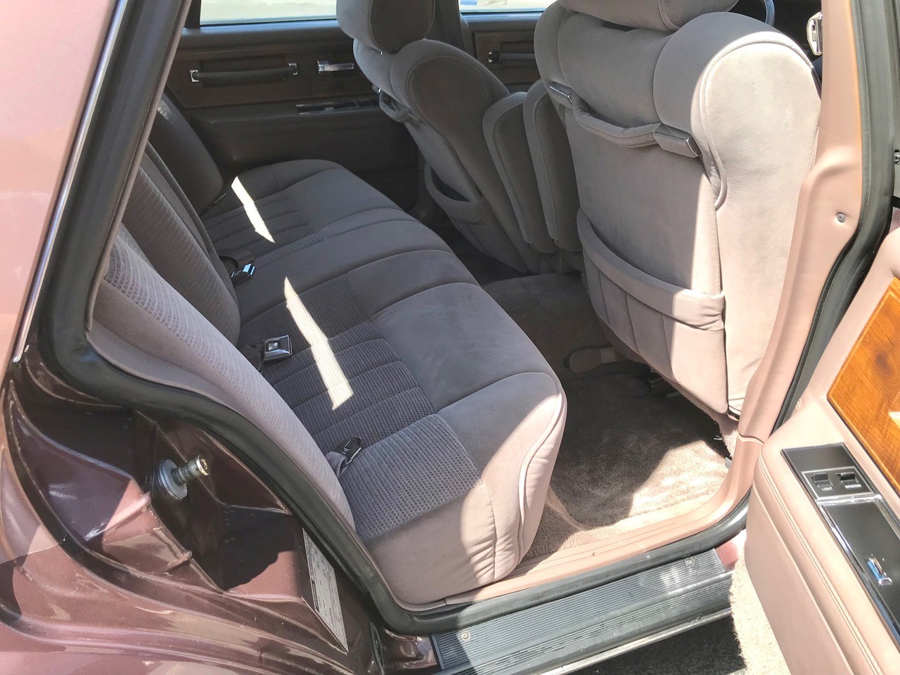 Lincoln-Continental-1987-Sedan-15