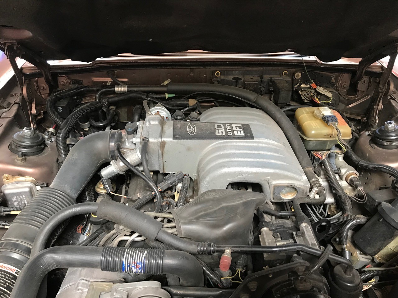 Lincoln-Continental-1987-Sedan-17