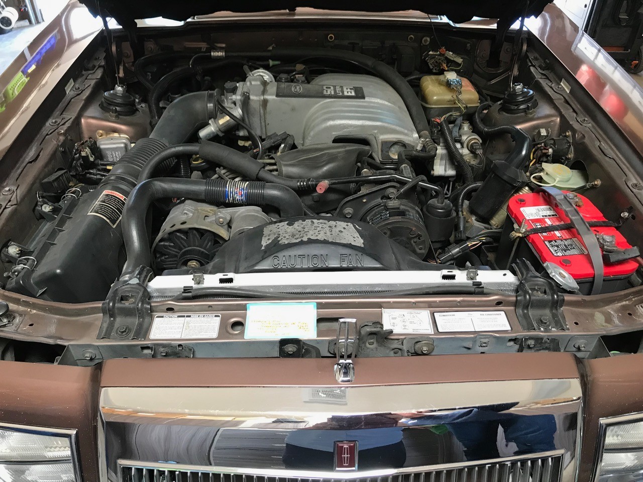 Lincoln-Continental-1987-Sedan-18