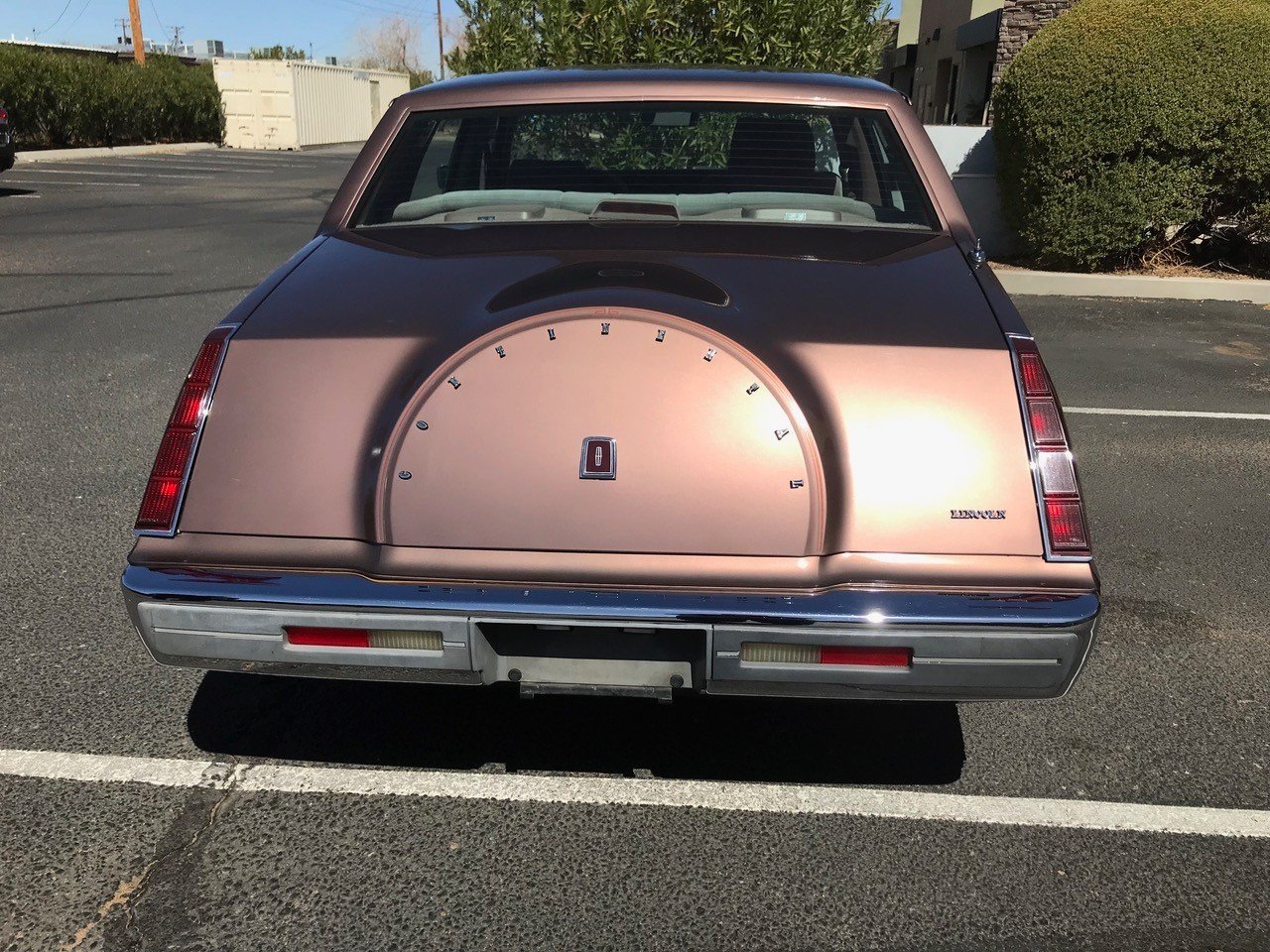 Lincoln-Continental-1987-Sedan-3