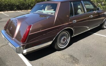 Lincoln-Continental-1987-Sedan-4
