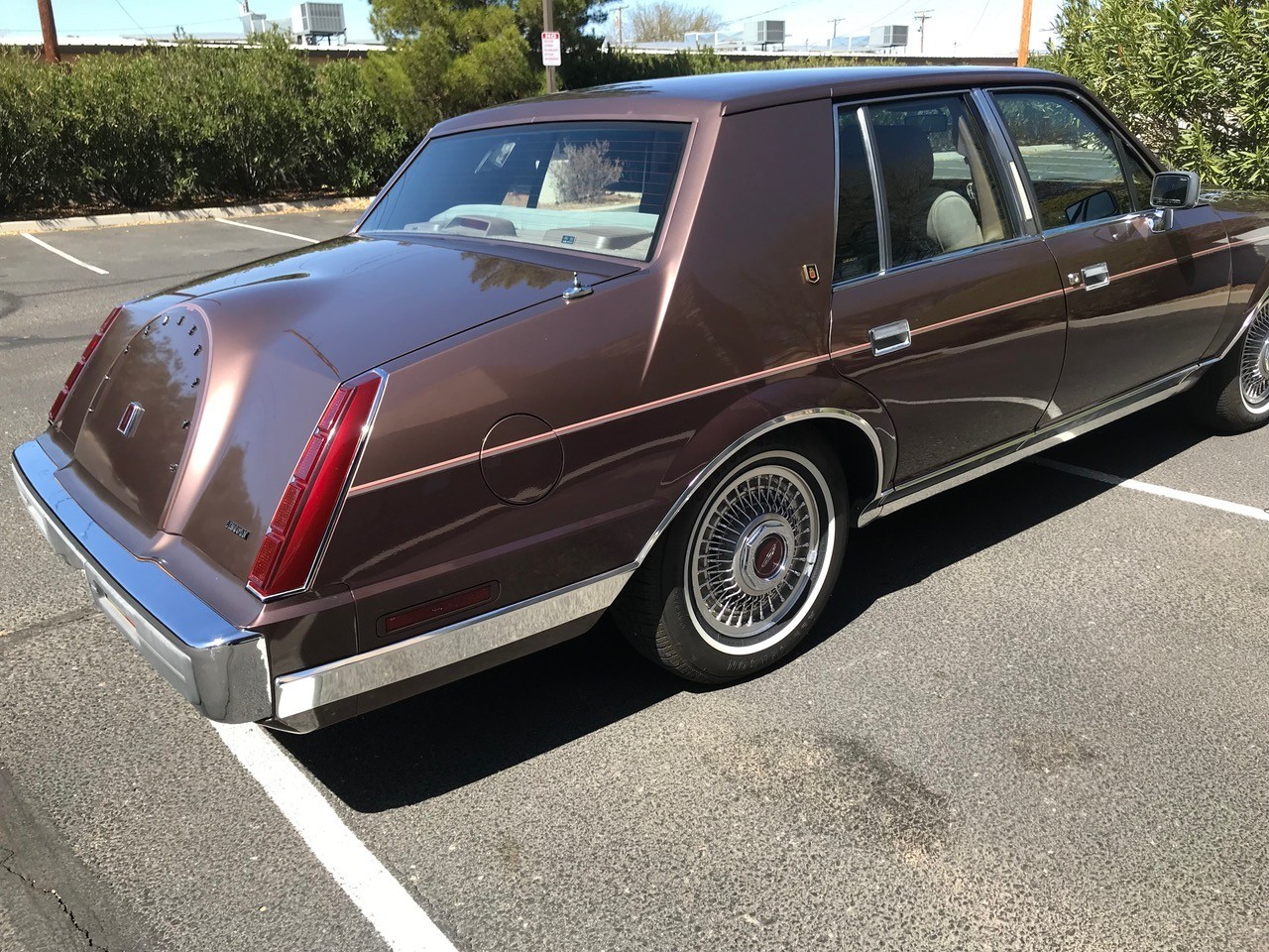 Lincoln-Continental-1987-Sedan-4