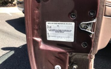 Lincoln-Continental-1987-Sedan-5