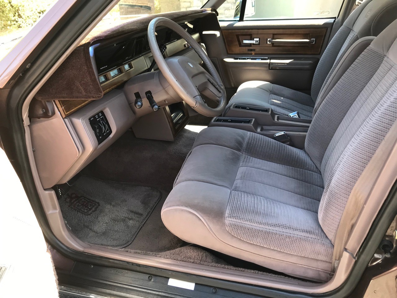 Lincoln-Continental-1987-Sedan-6