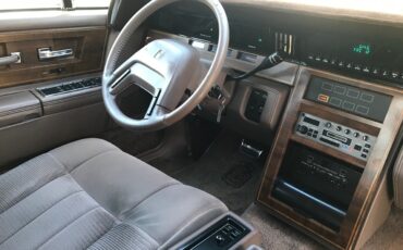 Lincoln-Continental-1987-Sedan-7
