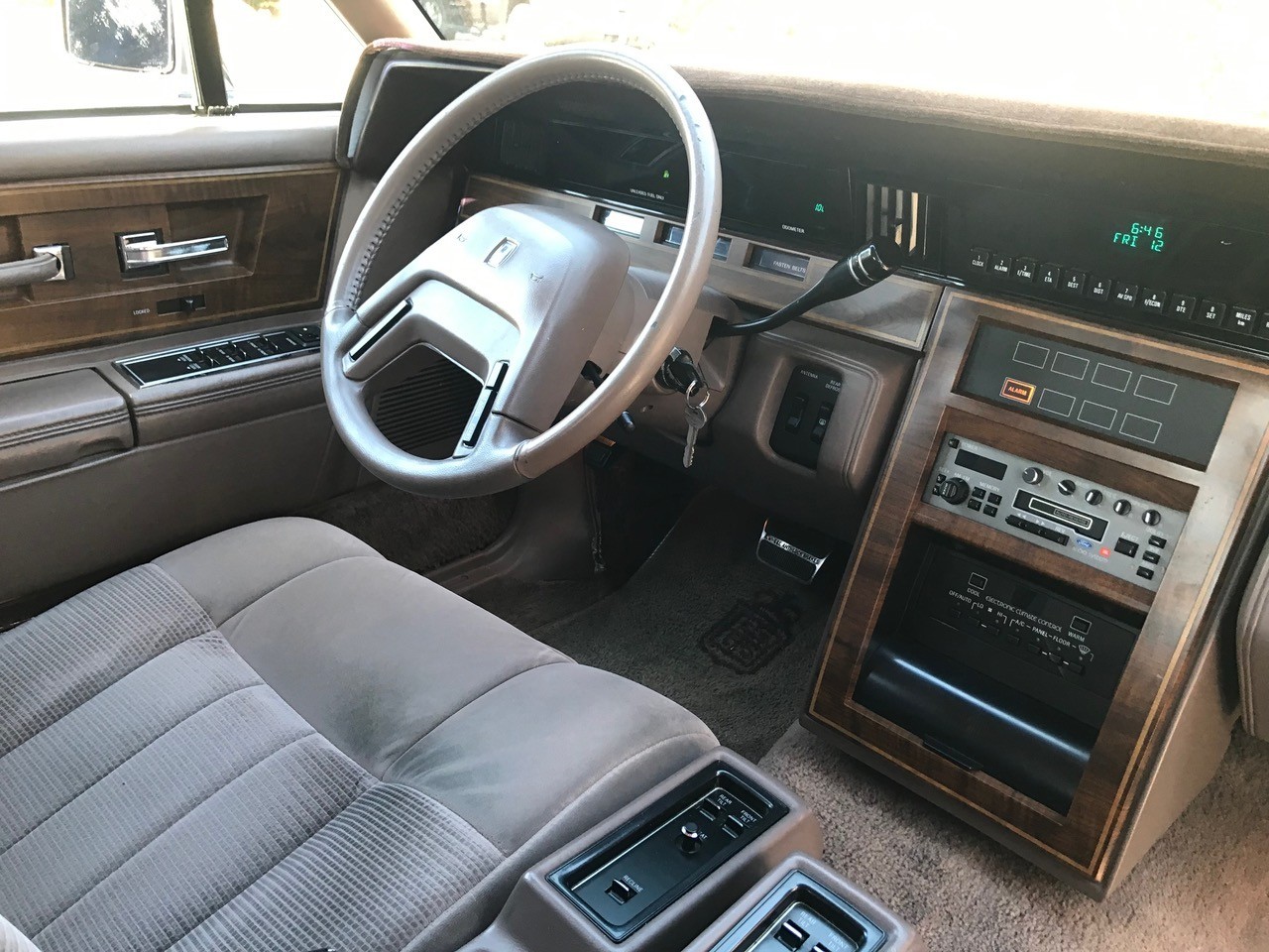 Lincoln-Continental-1987-Sedan-7