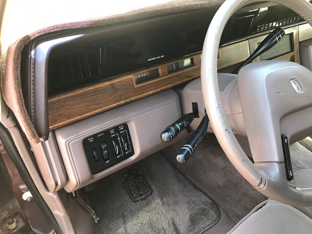 Lincoln-Continental-1987-Sedan-9