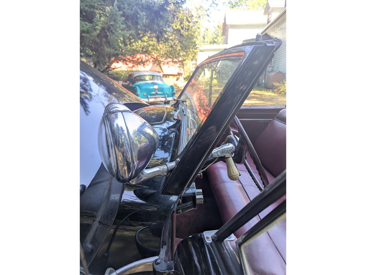Lincoln-Continental-convertible-1947-Black-Red-2