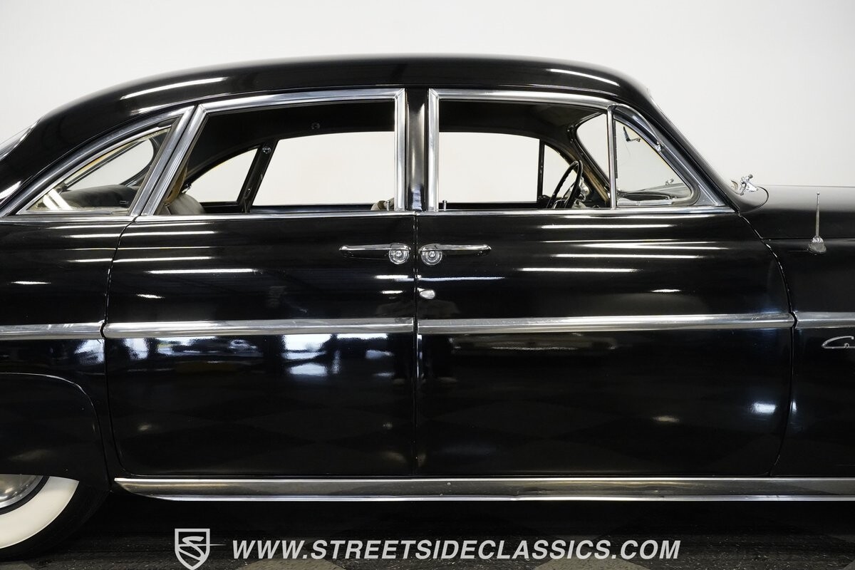 Lincoln-Cosmopolitan-1951-Sedan-16