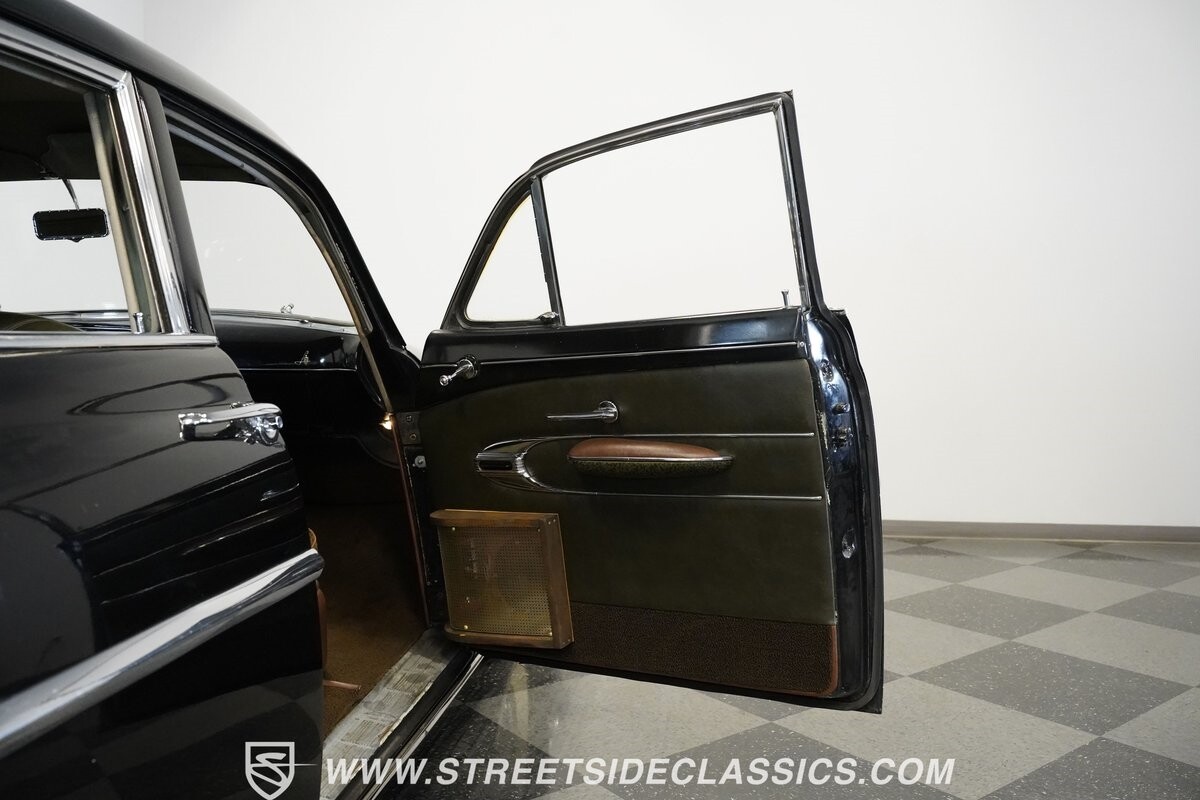 Lincoln-Cosmopolitan-1951-Sedan-24