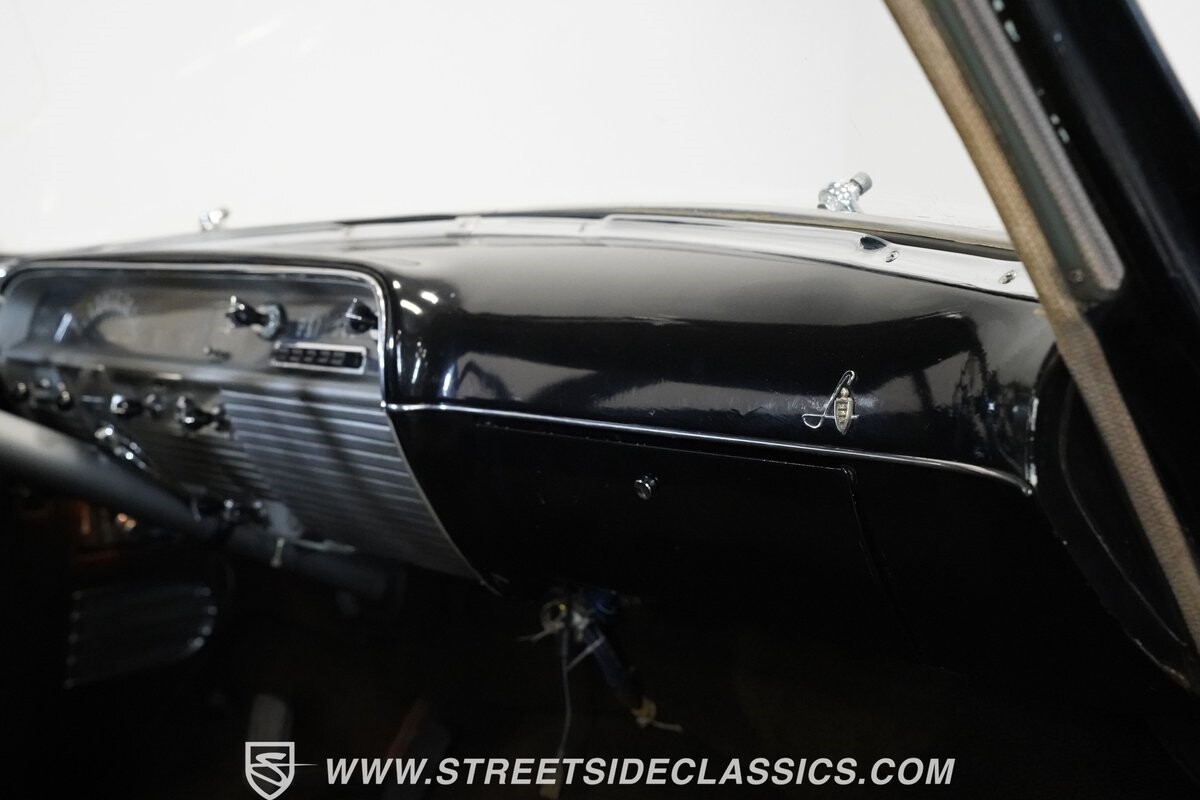 Lincoln-Cosmopolitan-1951-Sedan-25