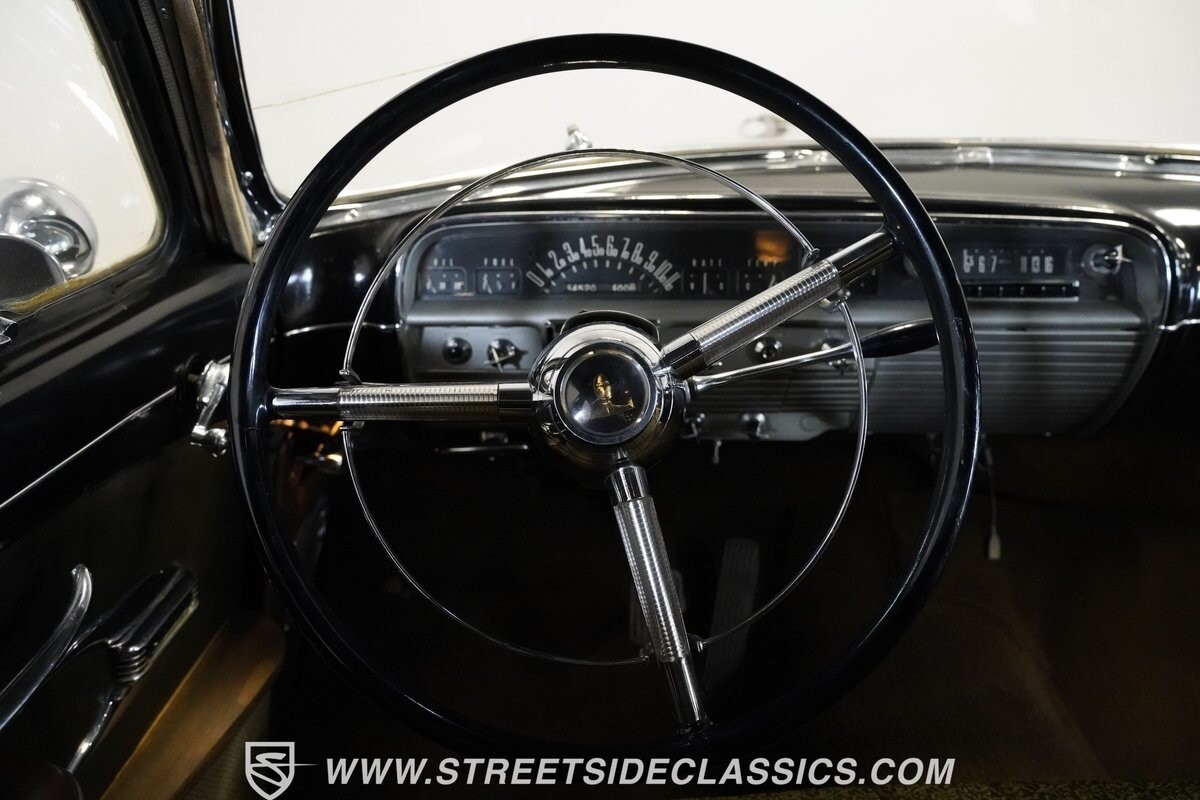 Lincoln-Cosmopolitan-1951-Sedan-31