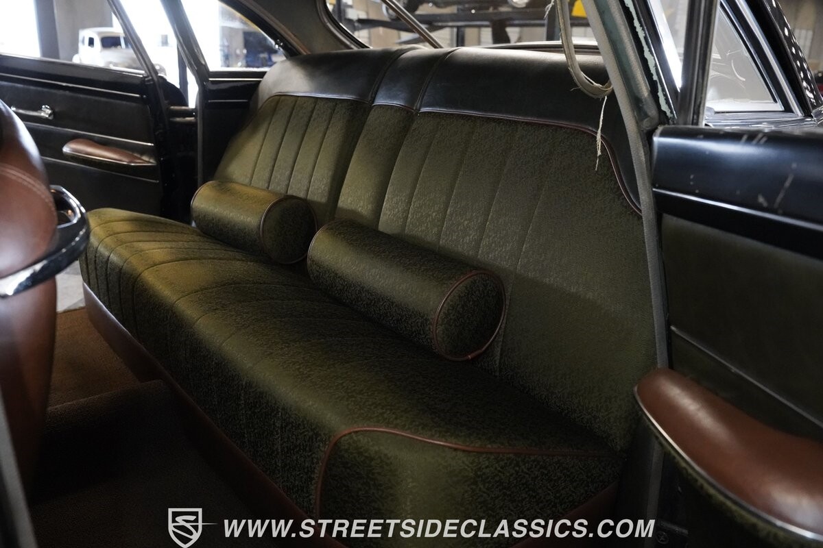 Lincoln-Cosmopolitan-1951-Sedan-35