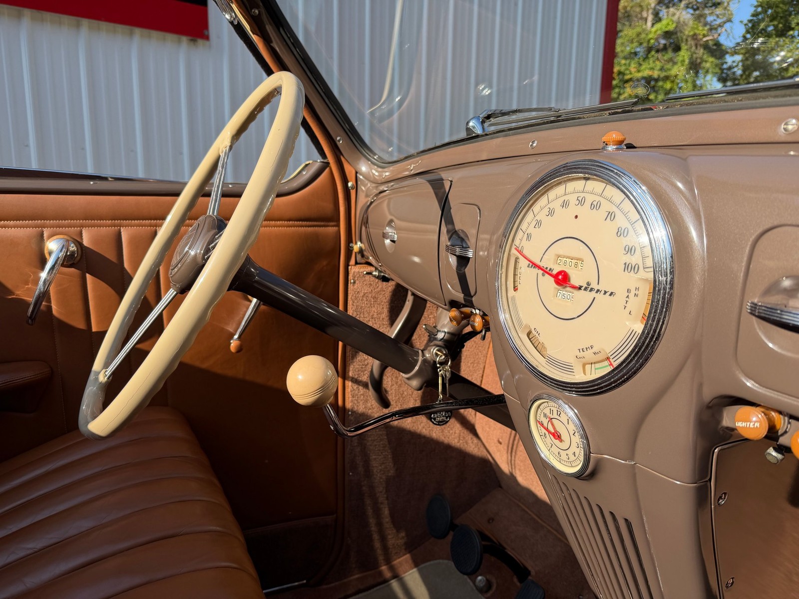 Lincoln-MKZZephyr-1939-Convertible-10