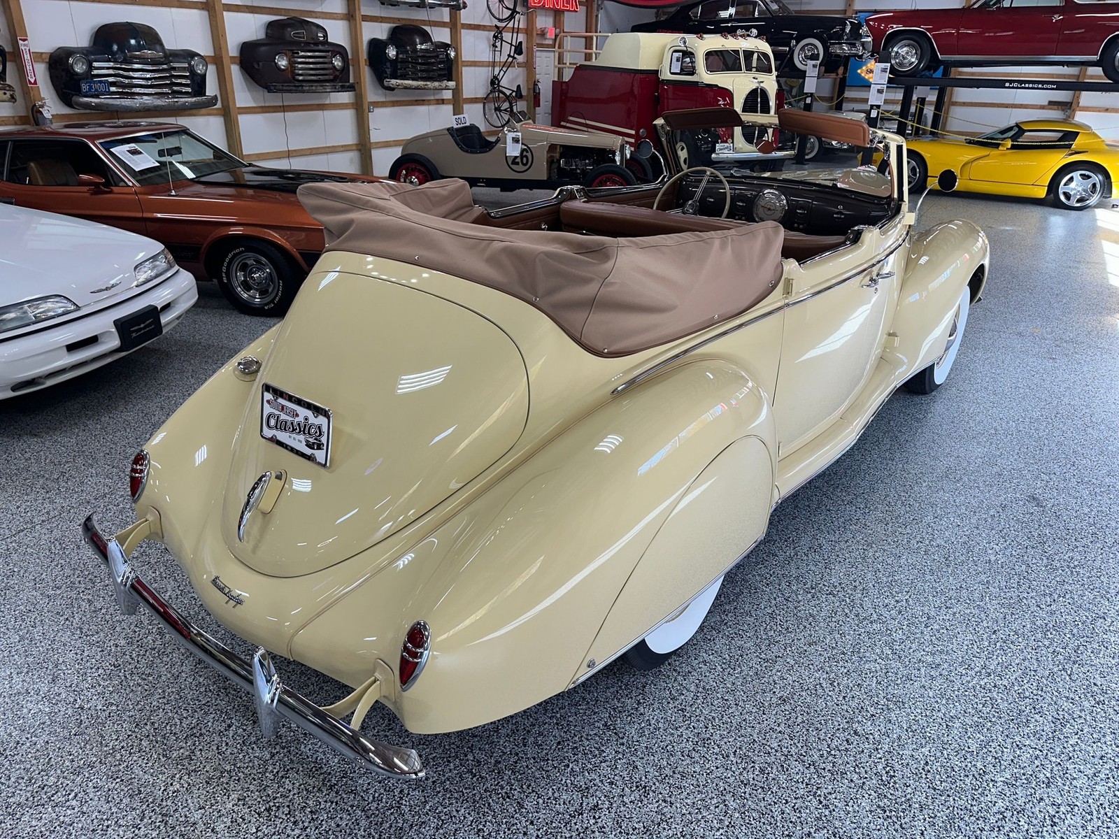 Lincoln-MKZZephyr-1939-Convertible-37