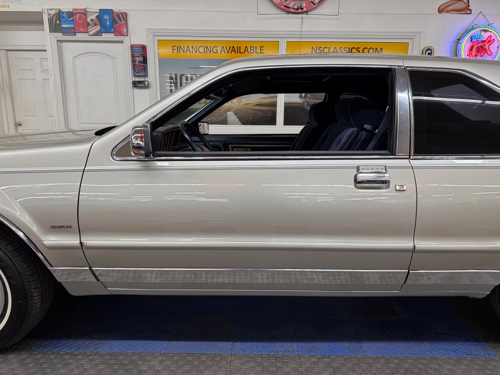 Lincoln-Mark-VII-1988-COUPE-19