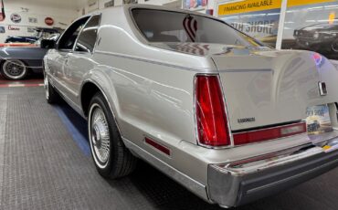 Lincoln-Mark-VII-1988-COUPE-21