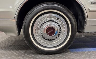 Lincoln-Mark-VII-1988-COUPE-23