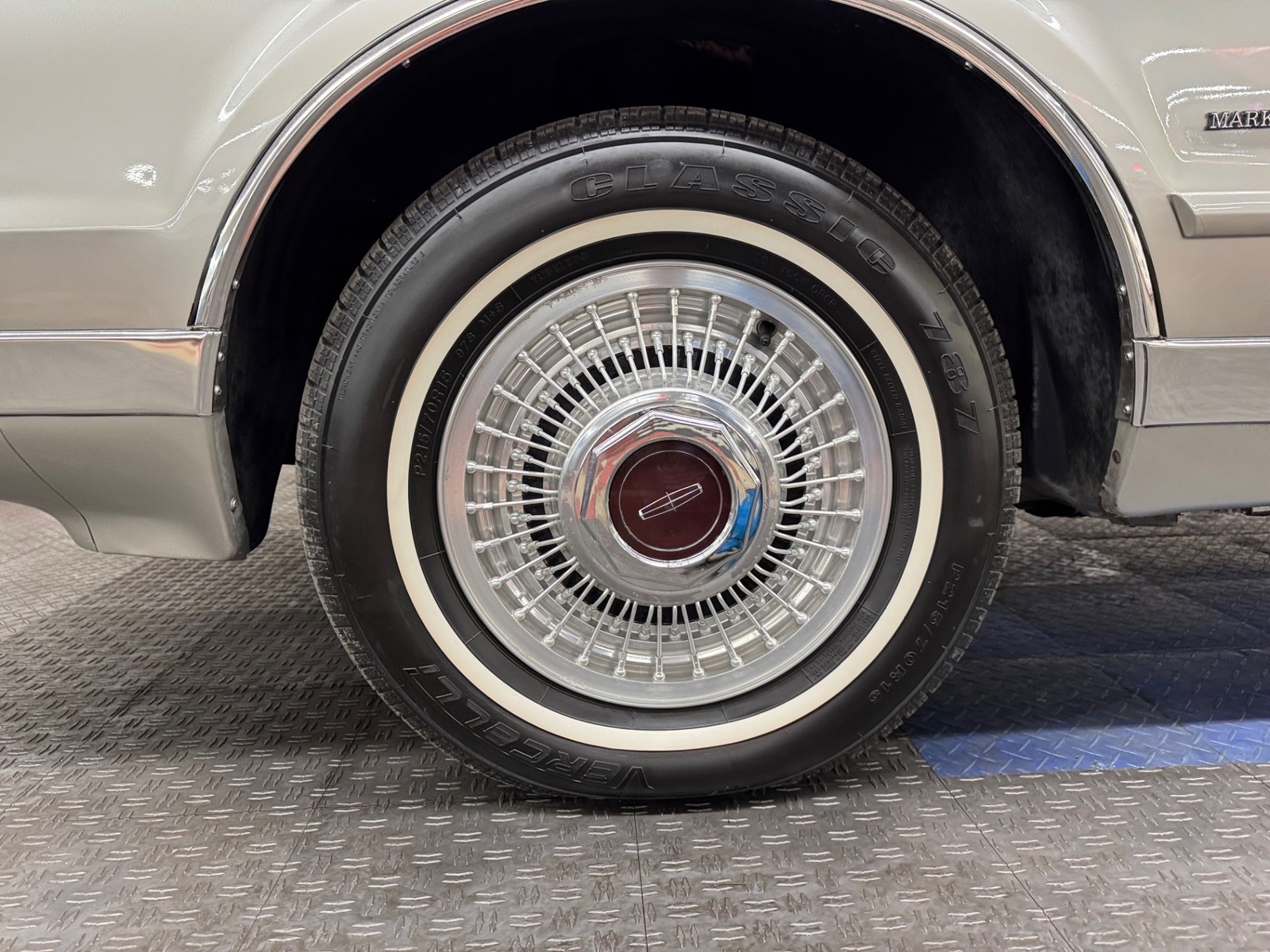 Lincoln-Mark-VII-1988-COUPE-23