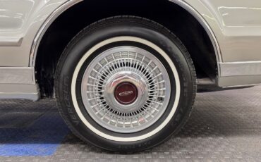 Lincoln-Mark-VII-1988-COUPE-24