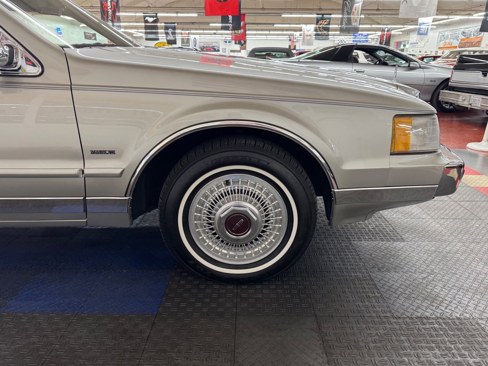 Lincoln-Mark-VII-1988-COUPE-25