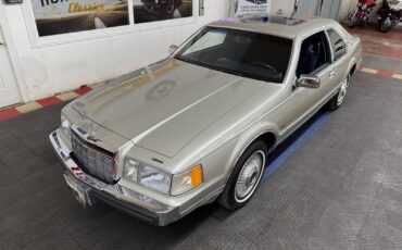 Lincoln-Mark-VII-1988-COUPE-27