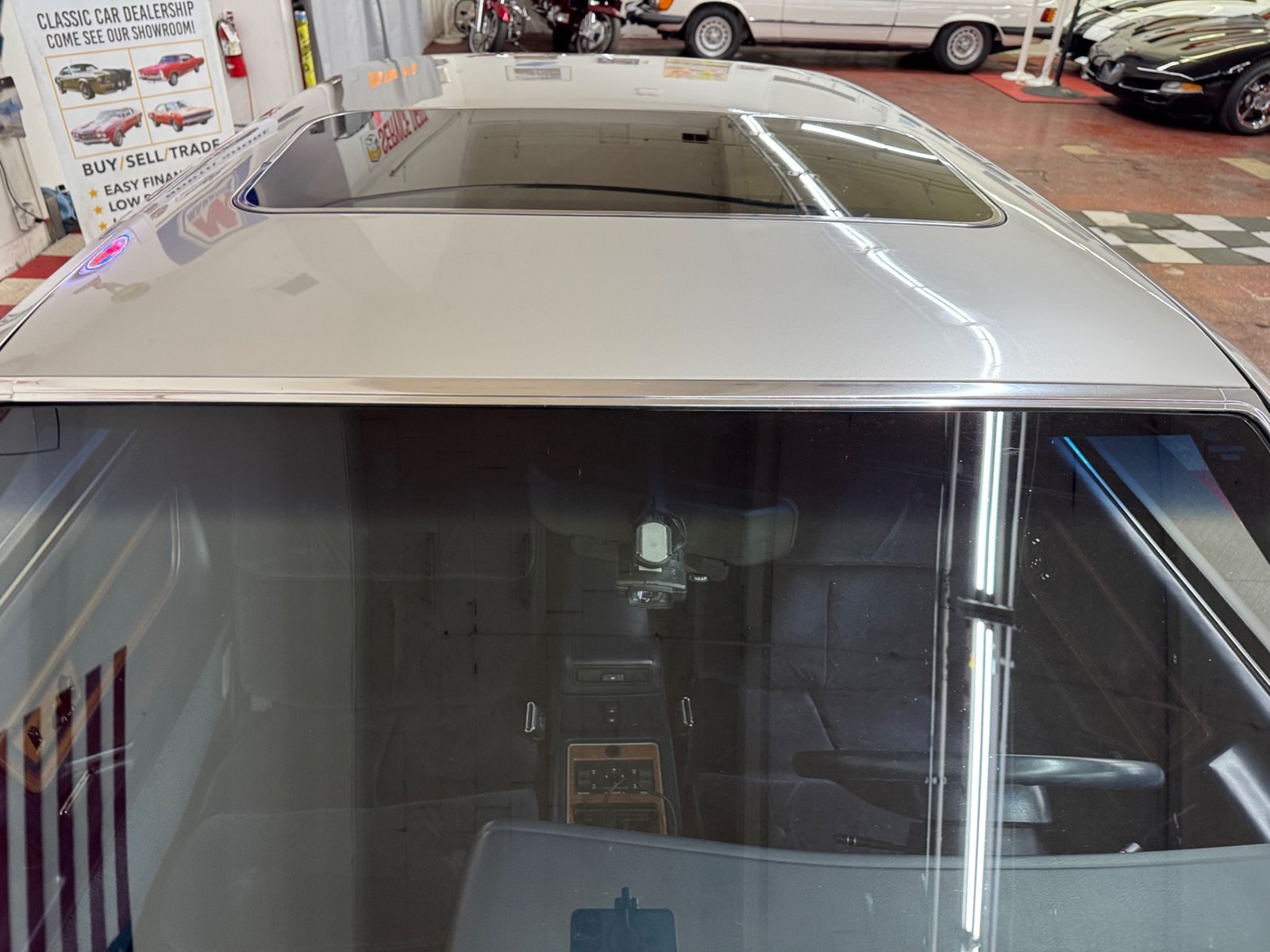 Lincoln-Mark-VII-1988-COUPE-29