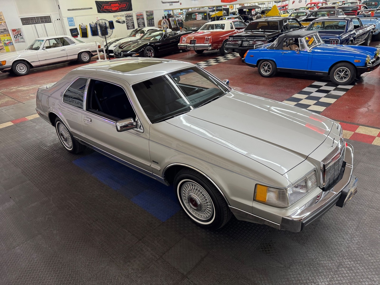 Lincoln-Mark-VII-1988-COUPE-30