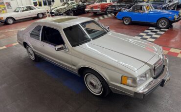 Lincoln-Mark-VII-1988-COUPE-30