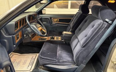 Lincoln-Mark-VII-1988-COUPE-31