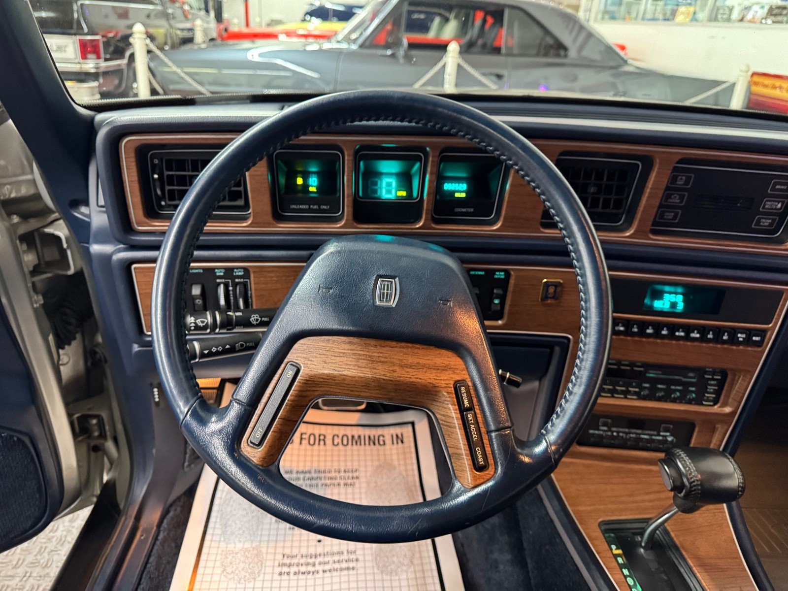 Lincoln-Mark-VII-1988-COUPE-33