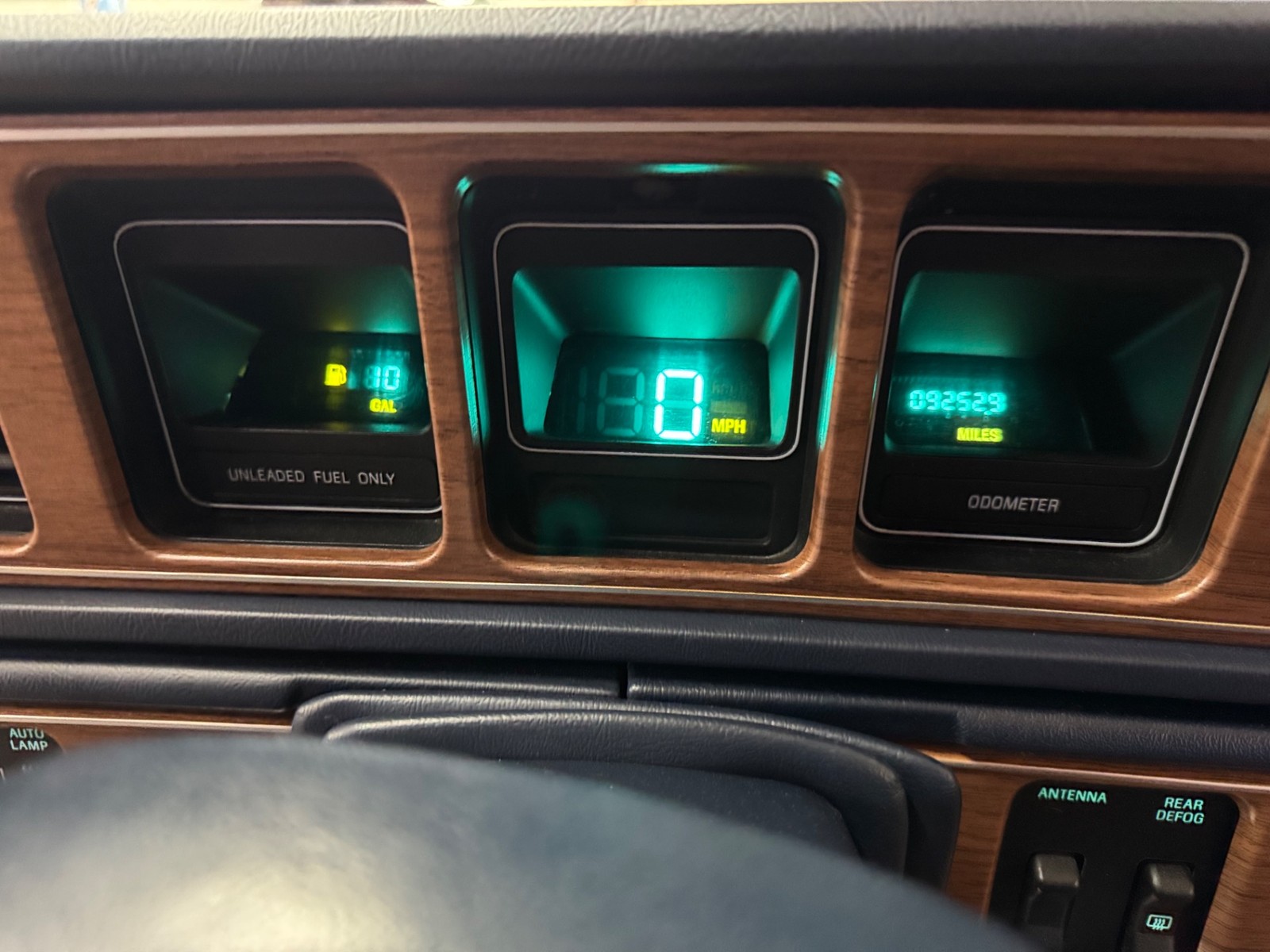 Lincoln-Mark-VII-1988-COUPE-34