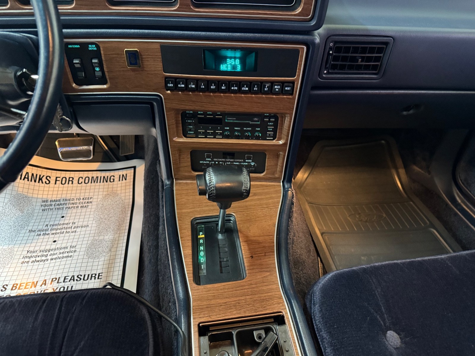 Lincoln-Mark-VII-1988-COUPE-35