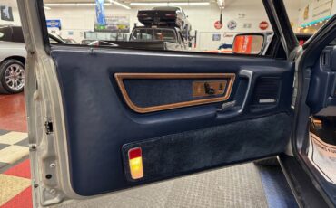 Lincoln-Mark-VII-1988-COUPE-37