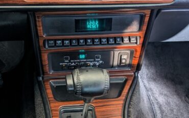 Lincoln-Mark-VII-1990-COUPE-21