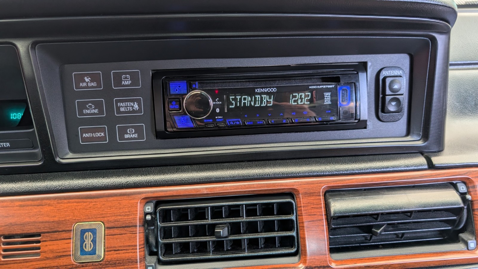 Lincoln-Mark-VII-1990-COUPE-22