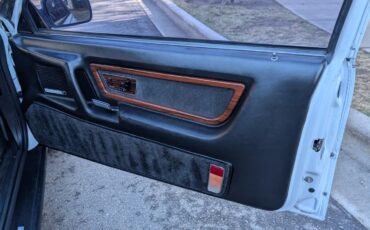 Lincoln-Mark-VII-1990-COUPE-27