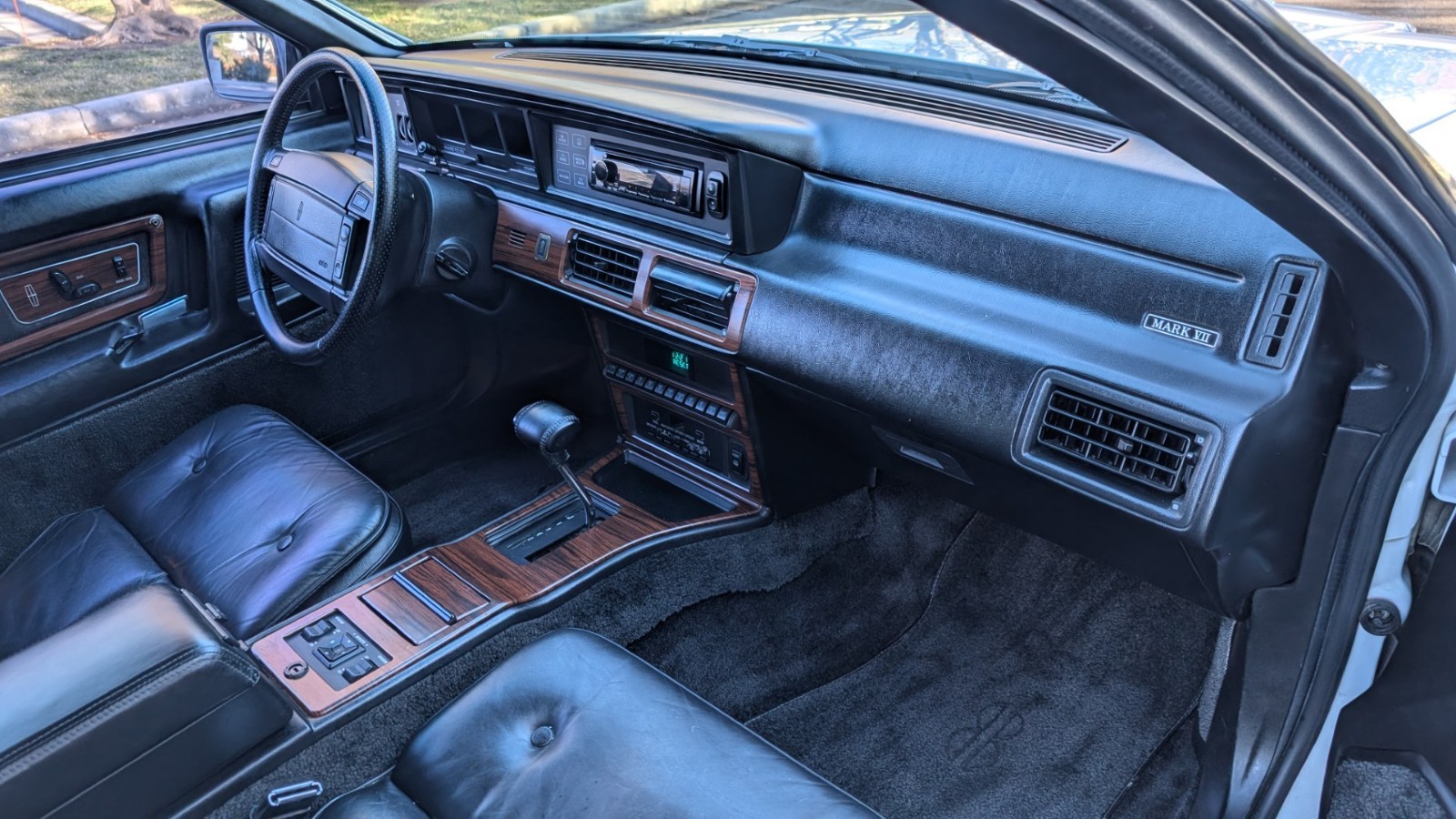 Lincoln-Mark-VII-1990-COUPE-28