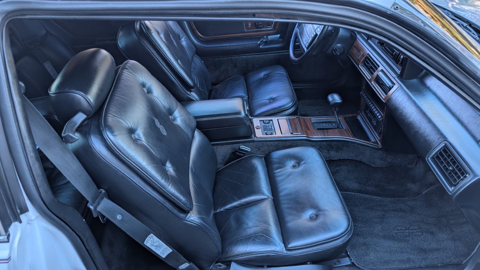 Lincoln-Mark-VII-1990-COUPE-29