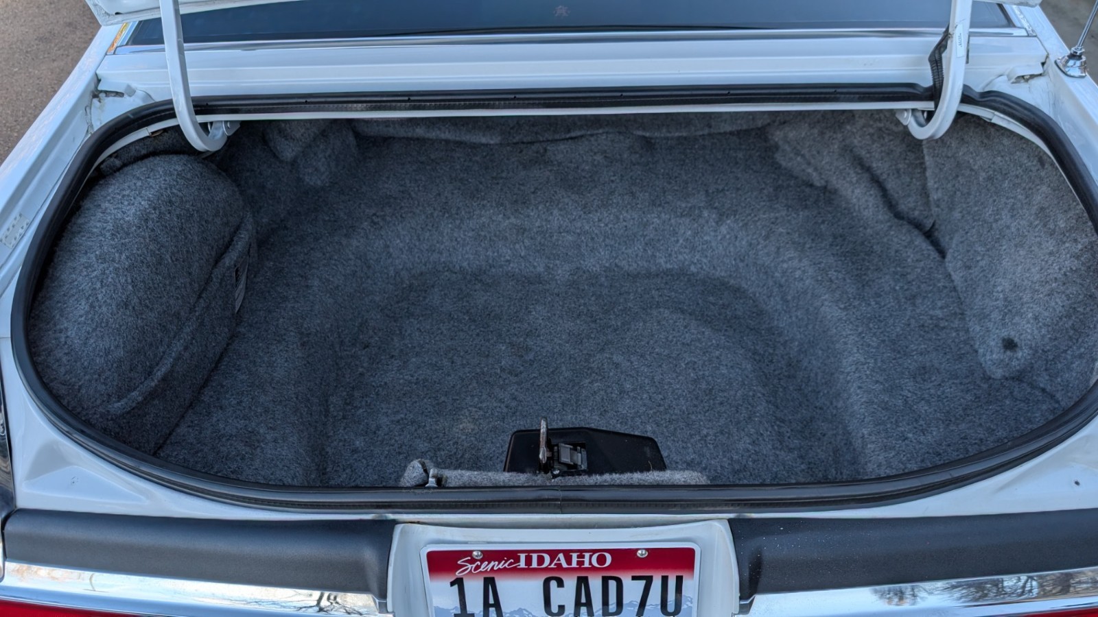 Lincoln-Mark-VII-1990-COUPE-35