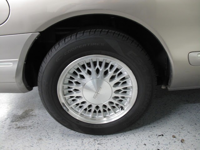 Lincoln-Mark-VIII-1995-COUPE-26