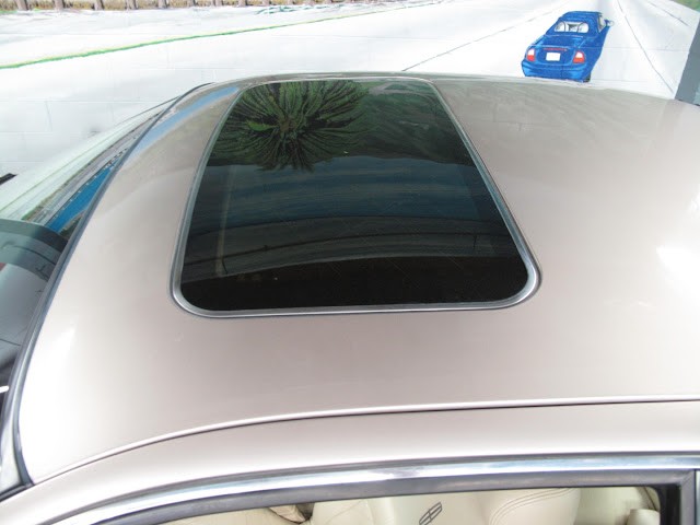 Lincoln-Mark-VIII-1995-COUPE-31